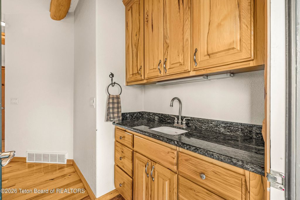 244 BLACK MOUNTAIN Lane, Alpine, WY 83128 photo 24