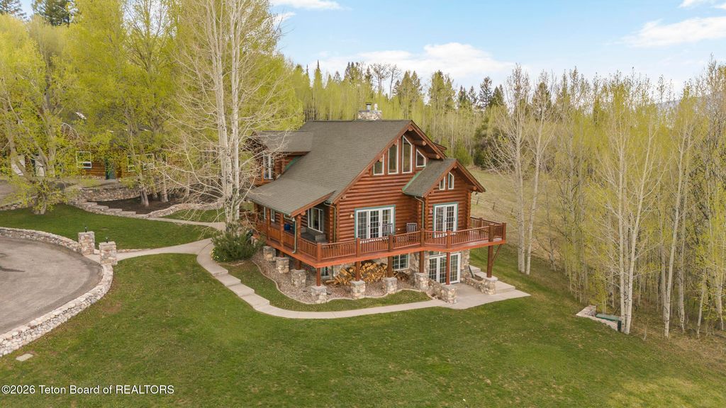 244 BLACK MOUNTAIN Lane, Alpine, WY 83128 photo 3