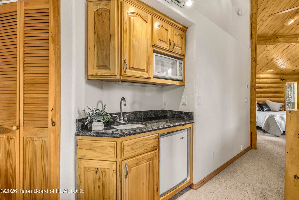 244 BLACK MOUNTAIN Lane, Alpine, WY 83128 photo 34