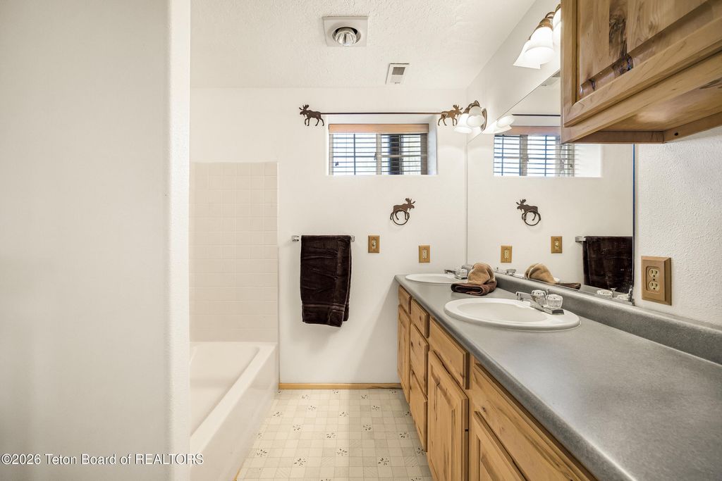 244 BLACK MOUNTAIN Lane, Alpine, WY 83128 photo 42