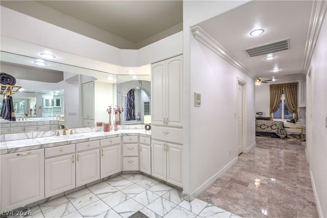 1941 Black Water Court, Las Vegas, NV 89117