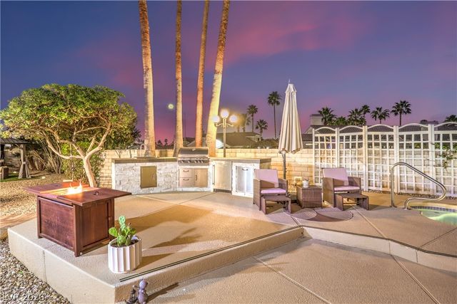 1941 Black Water Court, Las Vegas, NV 89117