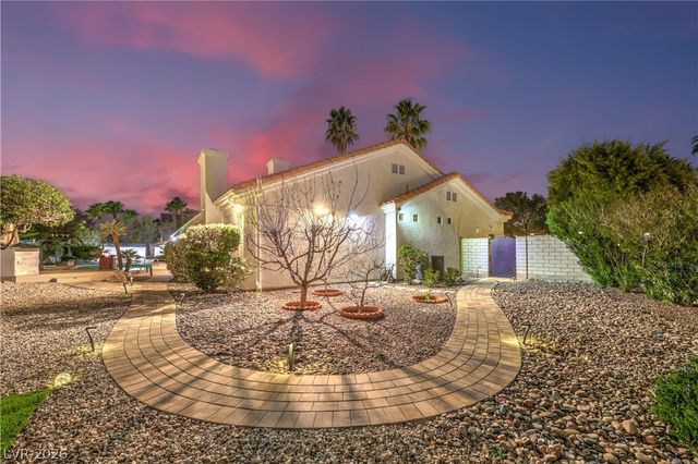 1941 Black Water Court, Las Vegas, NV 89117