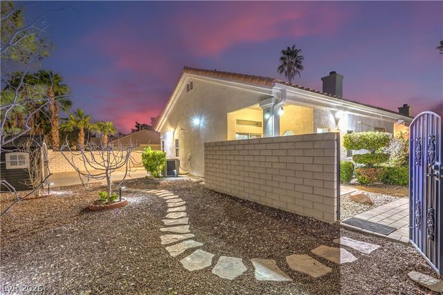 1941 Black Water Court, Las Vegas, NV 89117