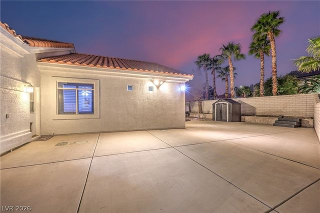 1941 Black Water Court, Las Vegas, NV 89117