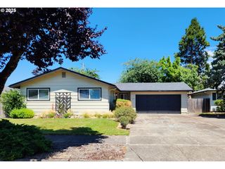 1132 PLEASANT St, Springfield, OR 97477