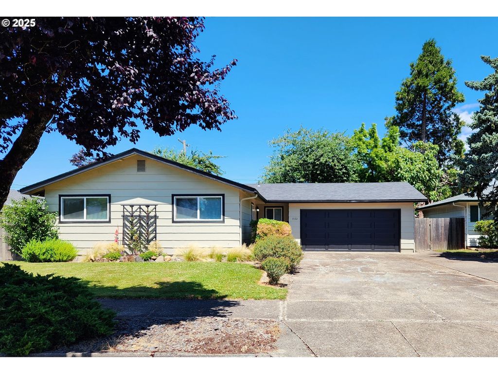 1132 PLEASANT St, Springfield, OR 97477