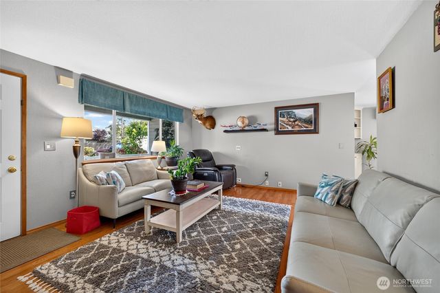 326 4th Avenue SE, Pacific, WA 98047