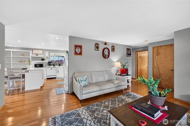 326 4th Avenue SE, Pacific, WA 98047