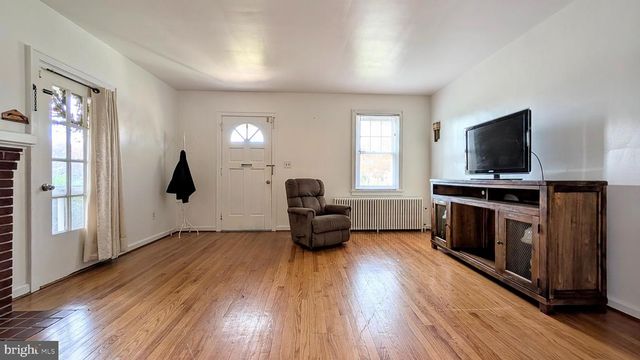 1426 ALEXANDER AVE, Chambersburg, PA 17201