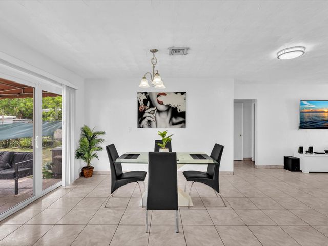 13 SE 14th Street, Dania Beach, FL 33004