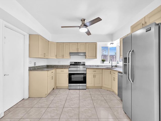 13 SE 14th Street, Dania Beach, FL 33004