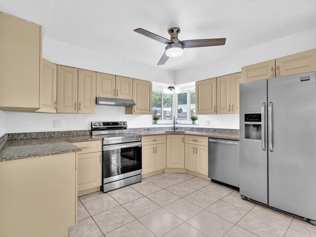 13 SE 14th Street, Dania Beach, FL 33004