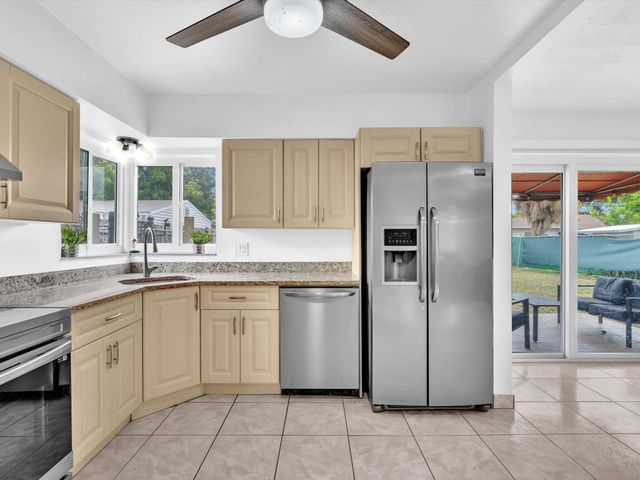 13 SE 14th Street, Dania Beach, FL 33004