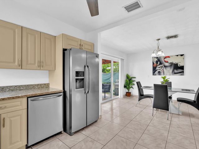 13 SE 14th Street, Dania Beach, FL 33004