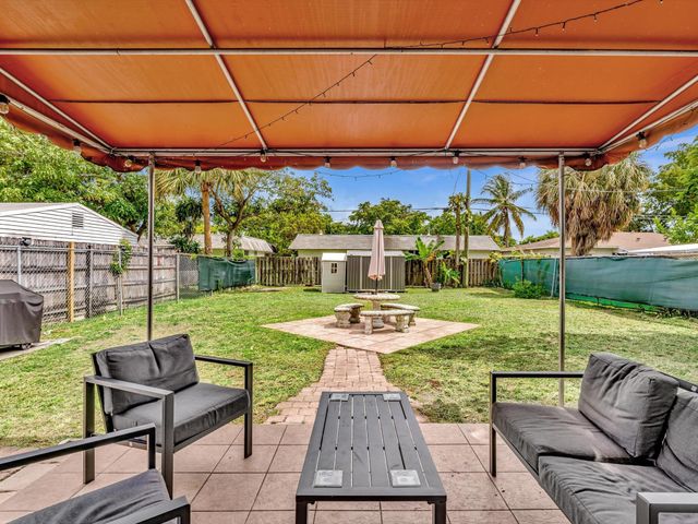 13 SE 14th Street, Dania Beach, FL 33004