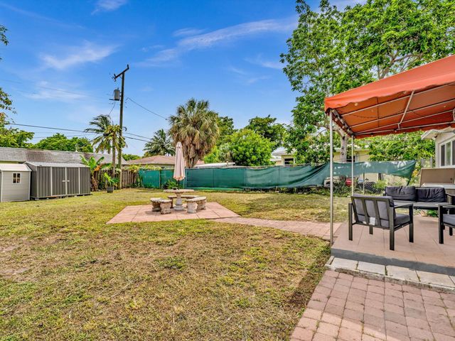 13 SE 14th Street, Dania Beach, FL 33004