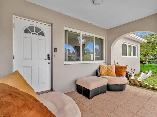 13 SE 14th Street, Dania Beach, FL 33004