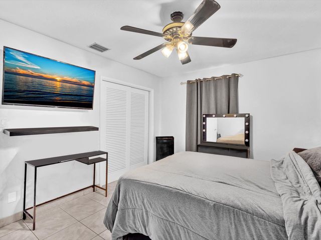 13 SE 14th Street, Dania Beach, FL 33004