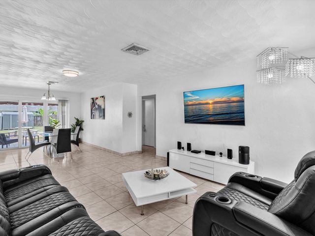 13 SE 14th Street, Dania Beach, FL 33004