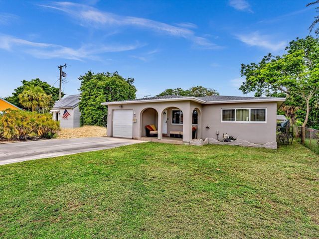 13 SE 14th Street, Dania Beach, FL 33004
