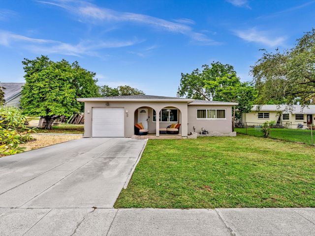 13 SE 14th Street, Dania Beach, FL 33004