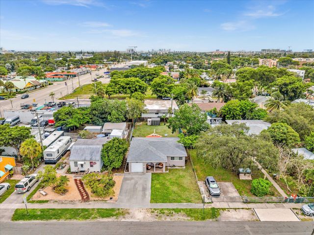 13 SE 14th Street, Dania Beach, FL 33004