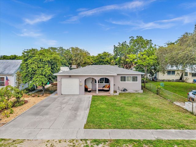 13 SE 14th Street, Dania Beach, FL 33004