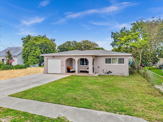 13 SE 14th Street, Dania Beach, FL 33004
