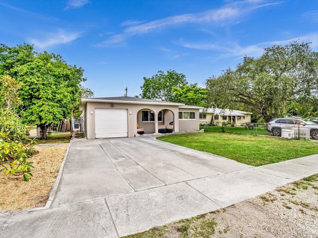 13 SE 14th Street, Dania Beach, FL 33004