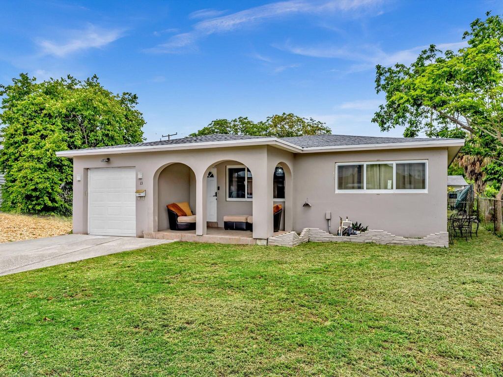 13 SE 14th Street, Dania Beach, FL 33004