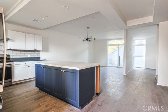 14754 Gilmore Street, Van Nuys (los Angeles), CA 91411