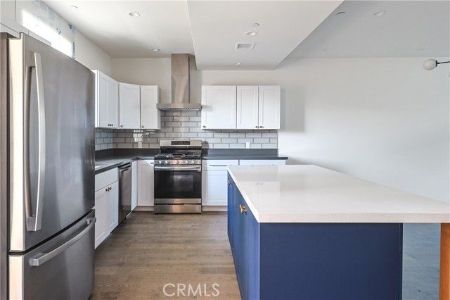 14754 Gilmore Street, Van Nuys (los Angeles), CA 91411