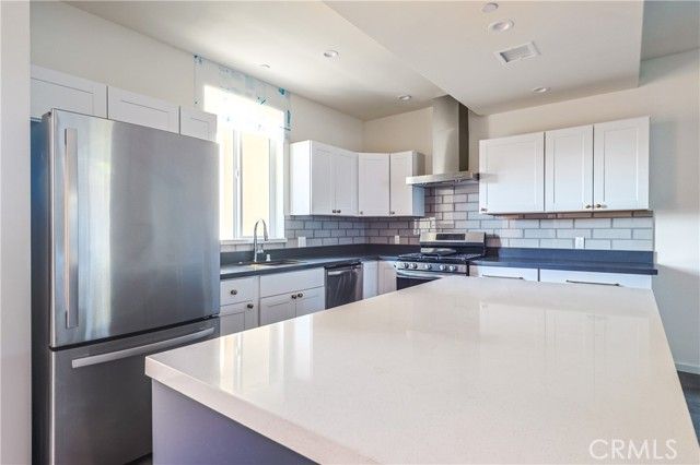 14754 Gilmore Street, Van Nuys (los Angeles), CA 91411