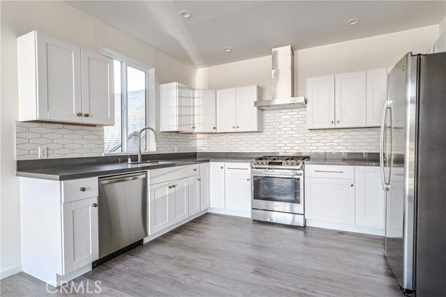 14754 Gilmore Street, Van Nuys (los Angeles), CA 91411