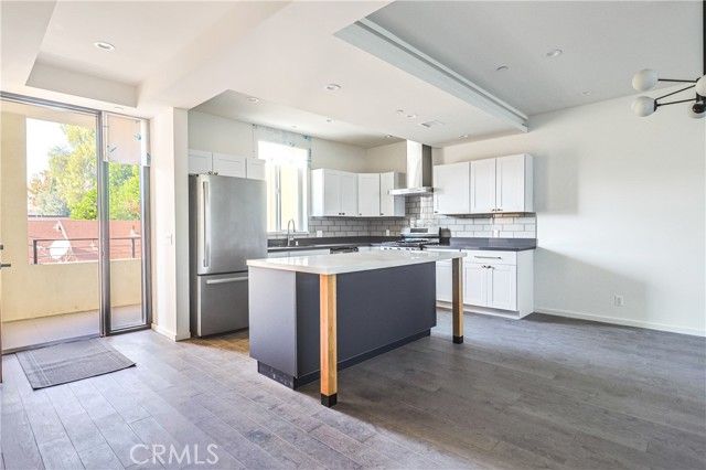 14754 Gilmore Street, Van Nuys (los Angeles), CA 91411