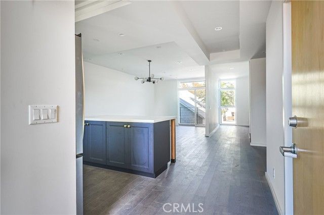 14754 Gilmore Street, Van Nuys (los Angeles), CA 91411