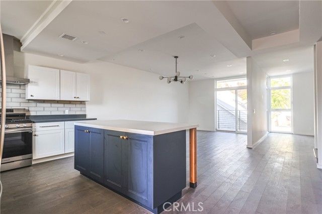 14754 Gilmore Street, Van Nuys (los Angeles), CA 91411