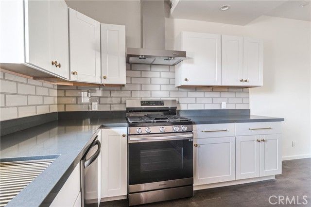 14754 Gilmore Street, Van Nuys (los Angeles), CA 91411