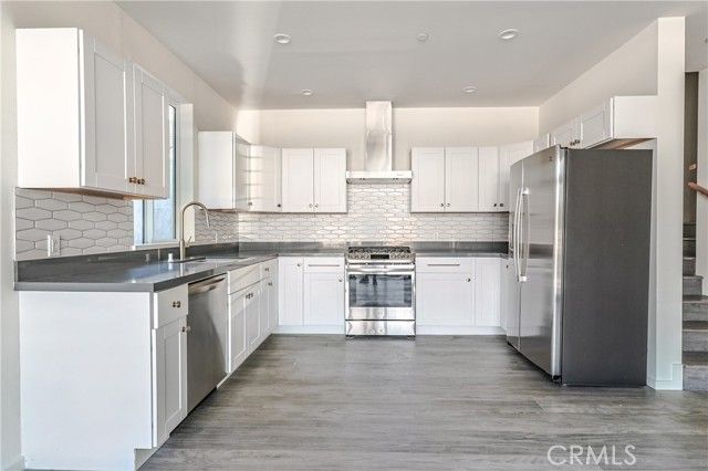 14754 Gilmore Street, Van Nuys (los Angeles), CA 91411