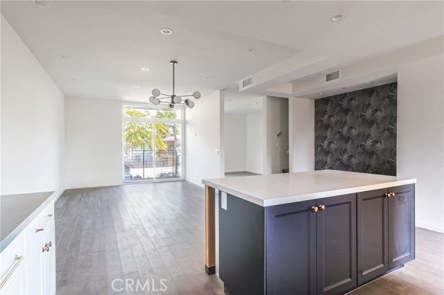 14754 Gilmore Street, Van Nuys (los Angeles), CA 91411