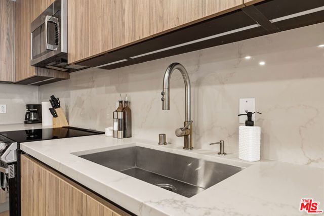 3651 Regal Place 201, Los Angeles, CA 90068