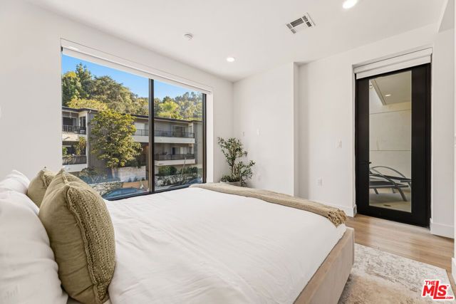 3651 Regal Place 201, Los Angeles, CA 90068