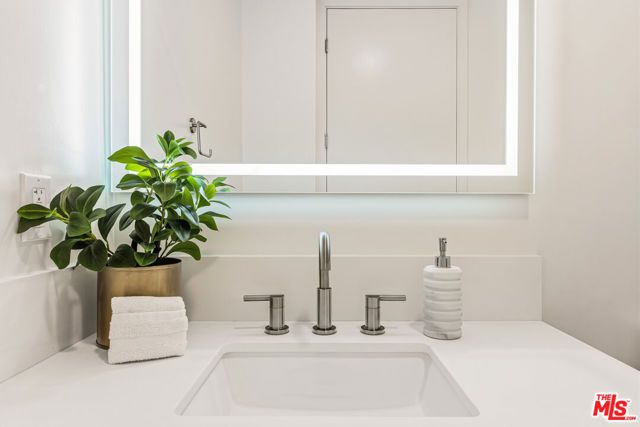 3651 Regal Place 201, Los Angeles, CA 90068