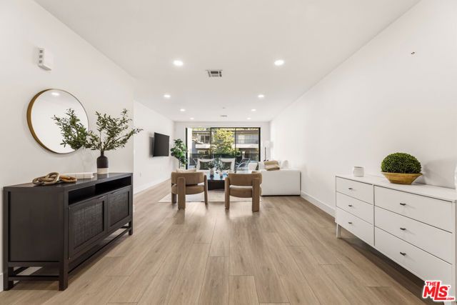 3651 Regal Place 201, Los Angeles, CA 90068