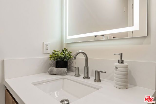 3651 Regal Place 201, Los Angeles, CA 90068