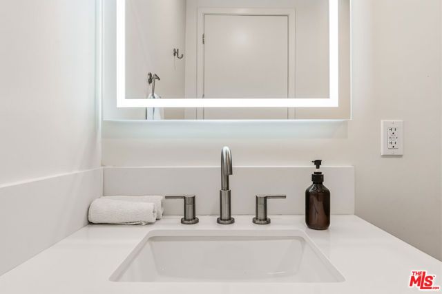 3651 Regal Place 201, Los Angeles, CA 90068