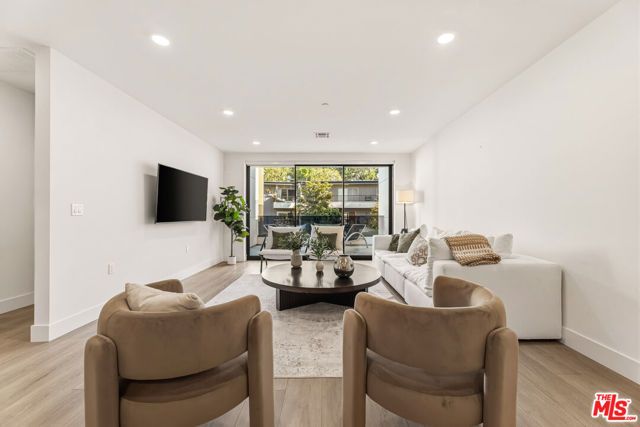 3651 Regal Place 201, Los Angeles, CA 90068