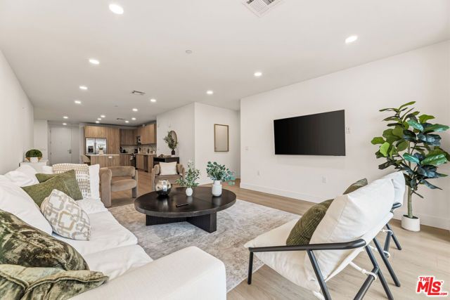 3651 Regal Place 201, Los Angeles, CA 90068