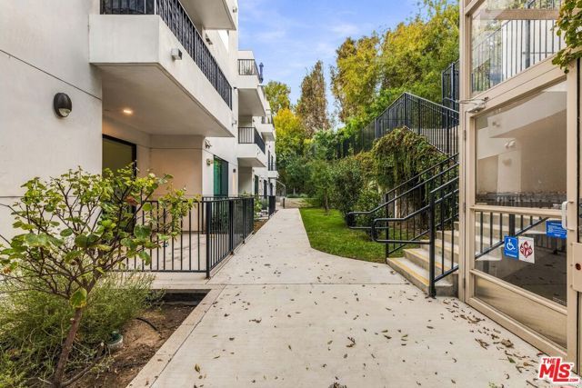 3651 Regal Place 201, Los Angeles, CA 90068
